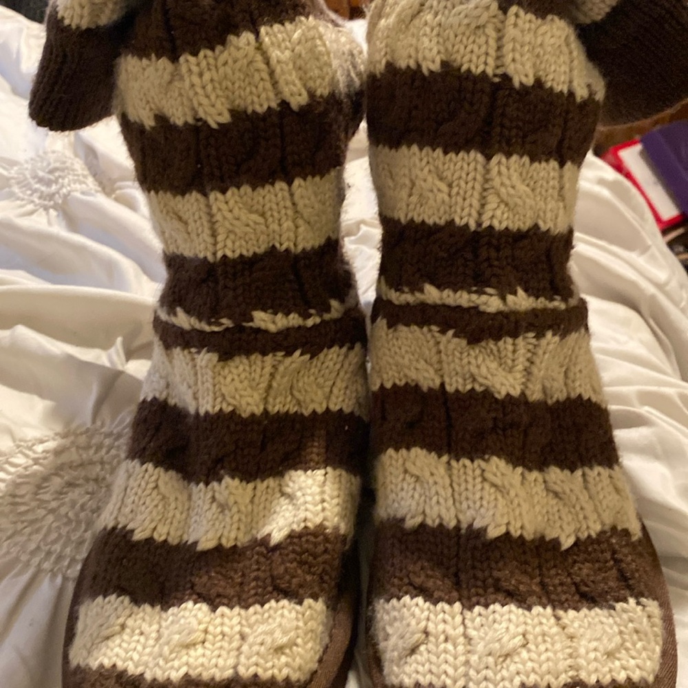 UGG sweater boots, only worn a little bit, in good condition